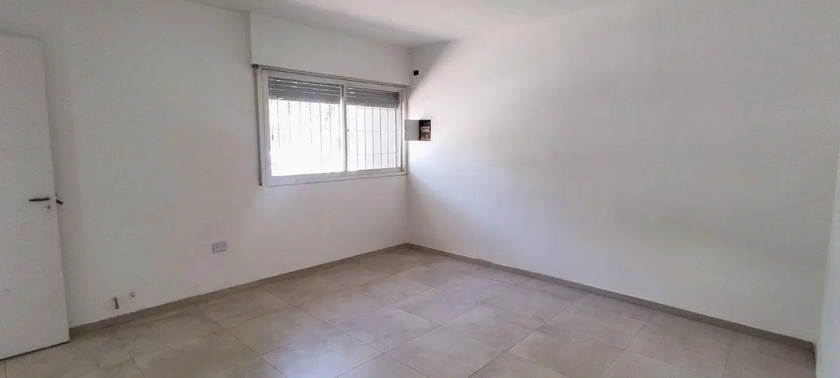 Casa Céntrica. 3 habitaciones. 2 baños. Capital 2