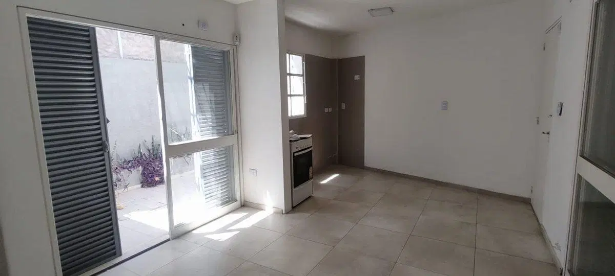 Casa Céntrica. 3 habitaciones. 2 baños. Capital 8