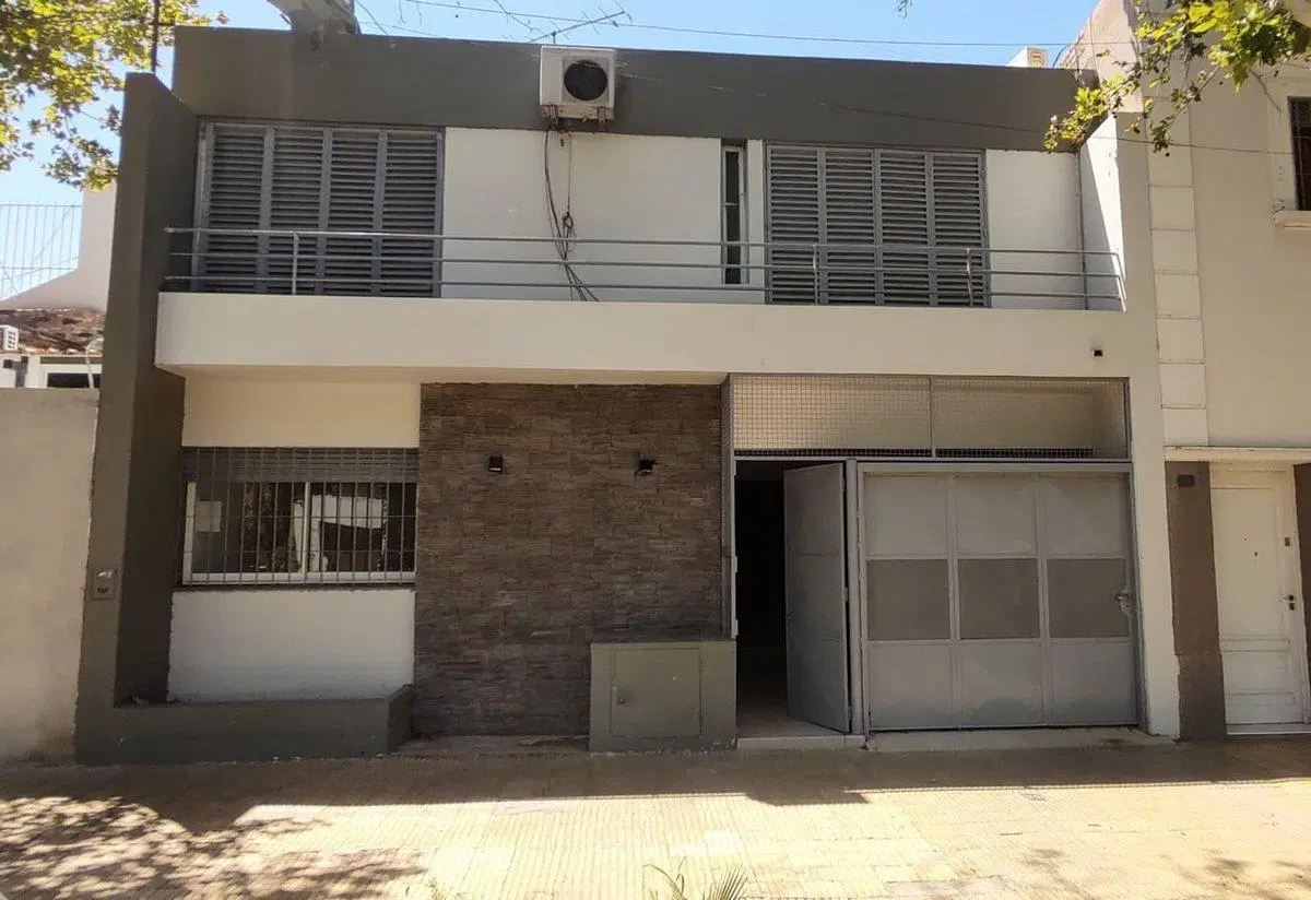 Casa Céntrica. 3 habitaciones. 2 baños. Capital 5