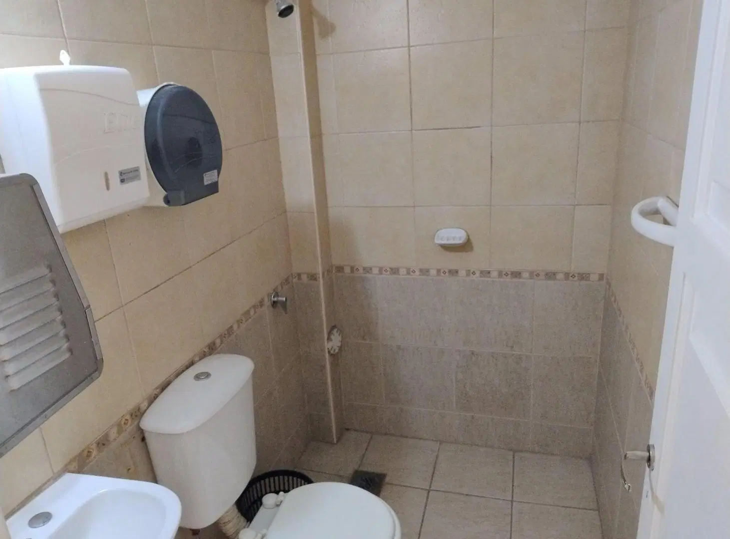 Alquiler Local con departamento, Rawson 5