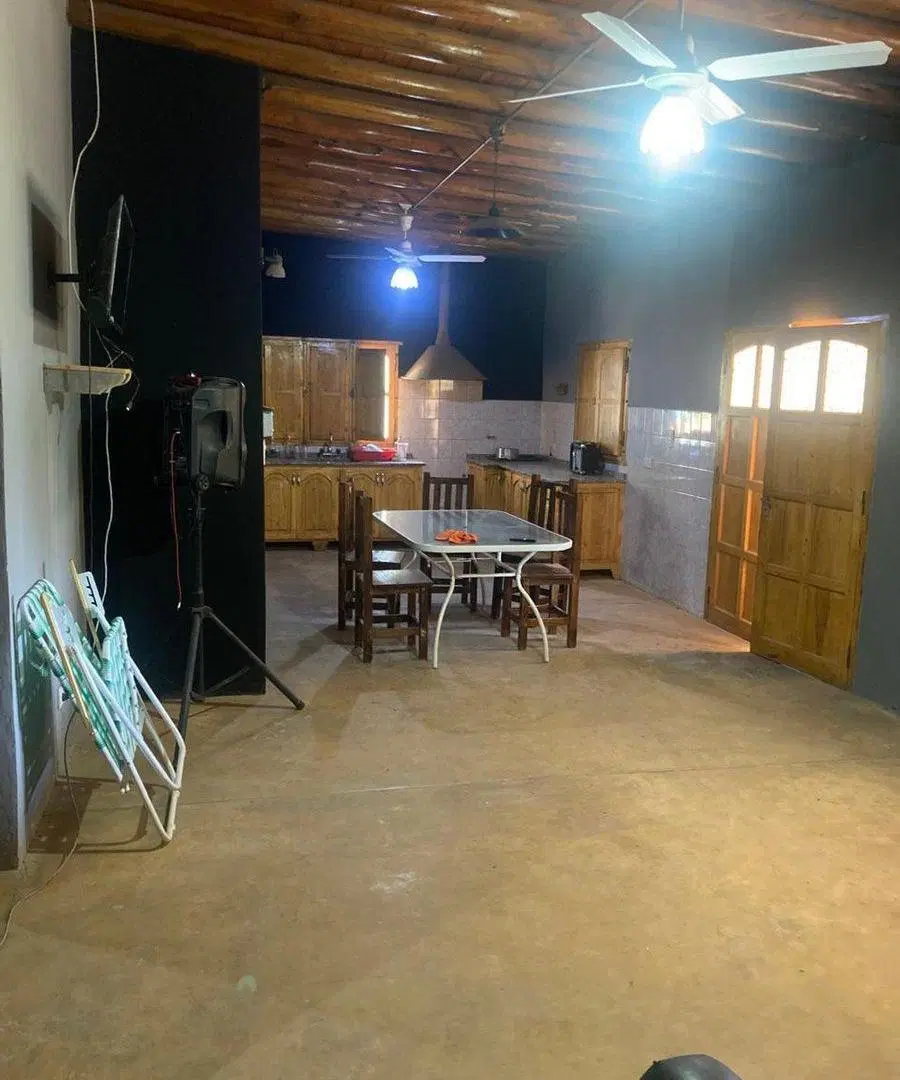 Casa de 3 habitaciones.Jardín parquizado. Albardon 3