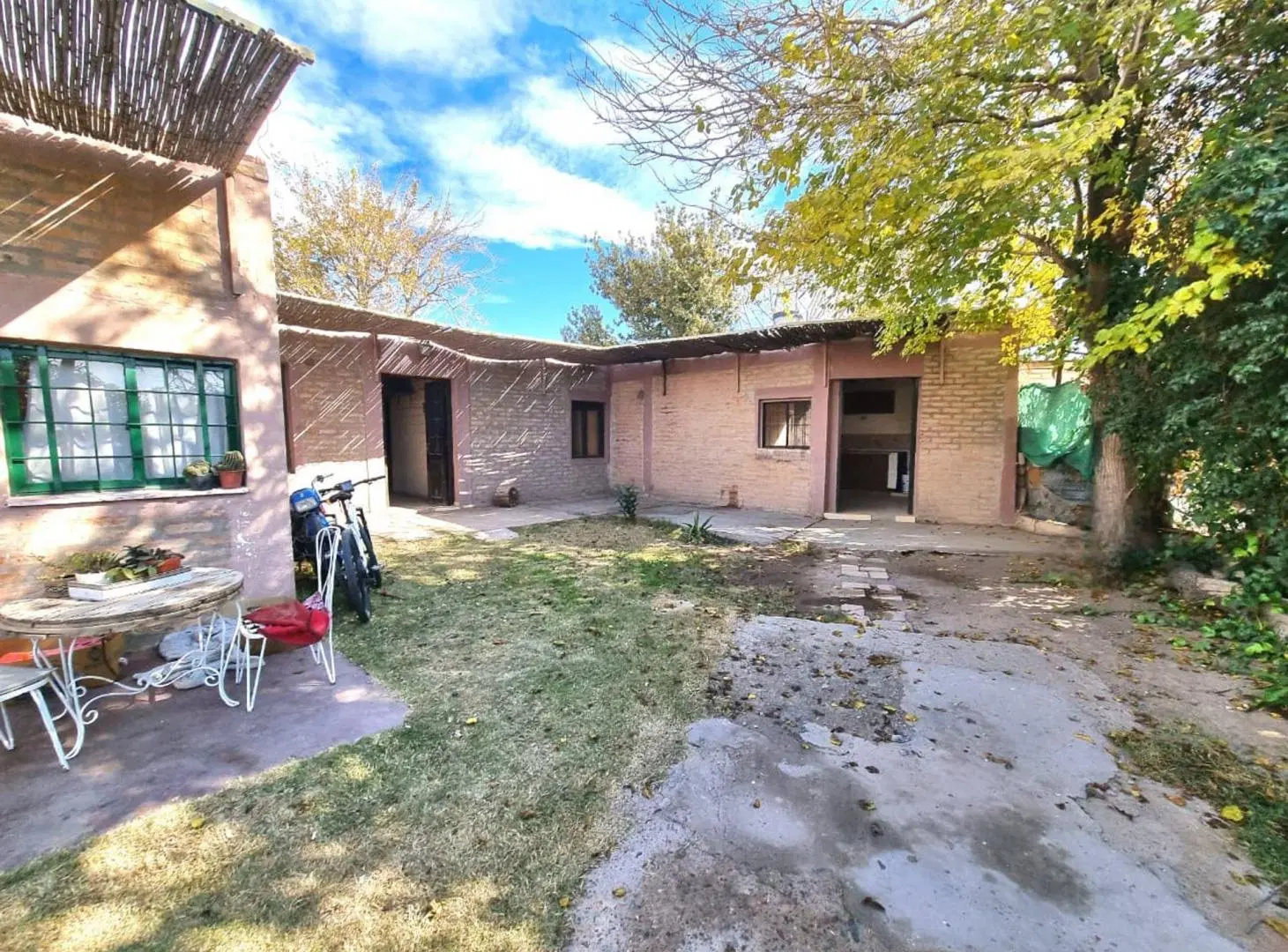 3 CASAS SOBRE TERRENO DE 647 M2. RIVADAVIA SUR 3