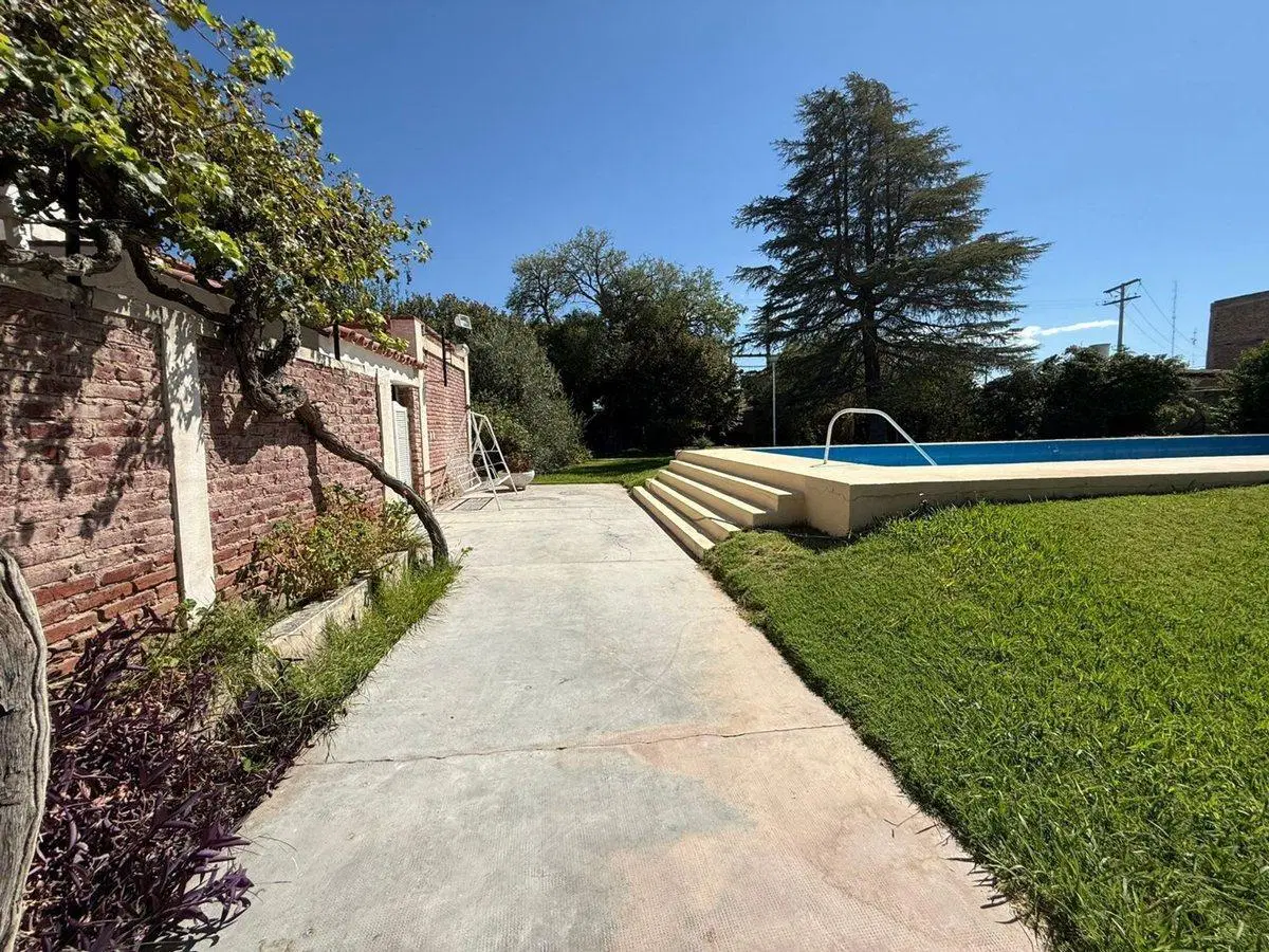 CHALET EN ALQUILER. 3 HABITACIONES, 2 BAÑOS.POCITO 3