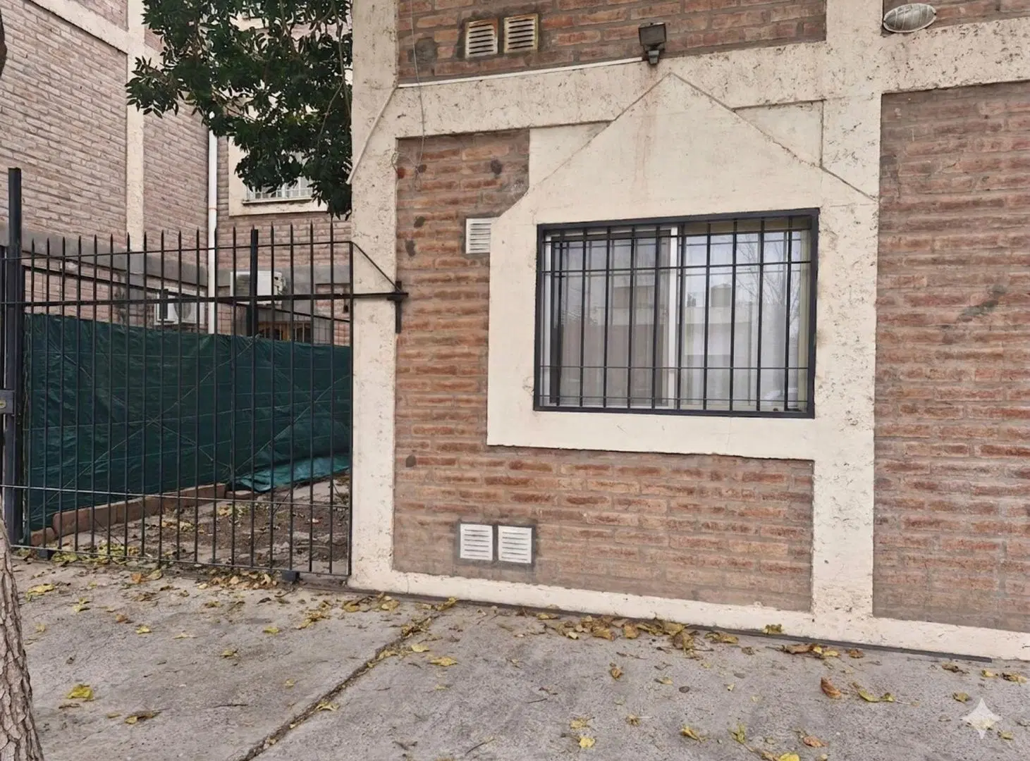 DEPARTAMENTO DE 2 DORMITORIOS. PLANTA BAJA.CAPITAL 5
