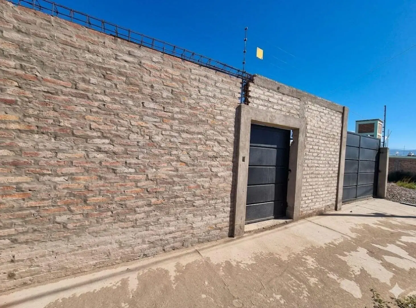 VENTA TERRENO CON PISCINA Y OBRA INICIADA. RAWSON 4