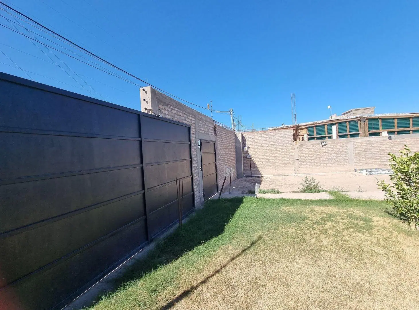 VENTA TERRENO CON PISCINA Y OBRA INICIADA. RAWSON 3