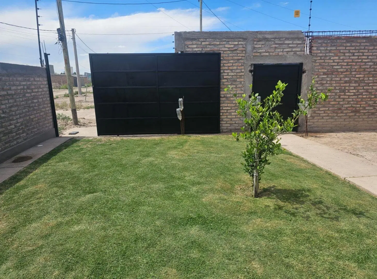 VENTA TERRENO CON PISCINA Y OBRA INICIADA. RAWSON 2