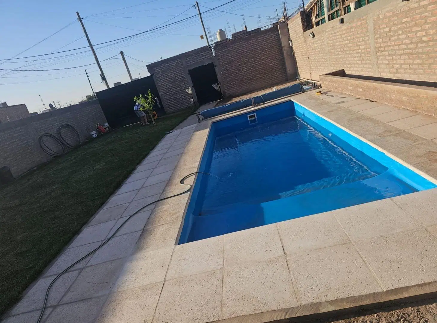 VENTA TERRENO CON PISCINA Y OBRA INICIADA. RAWSON 5