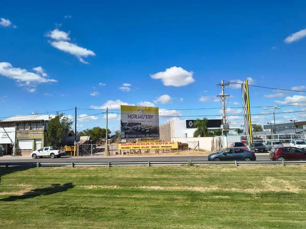 Terreno.1809 M2, sobre Ruta 40 acceso sur. Rawson 4