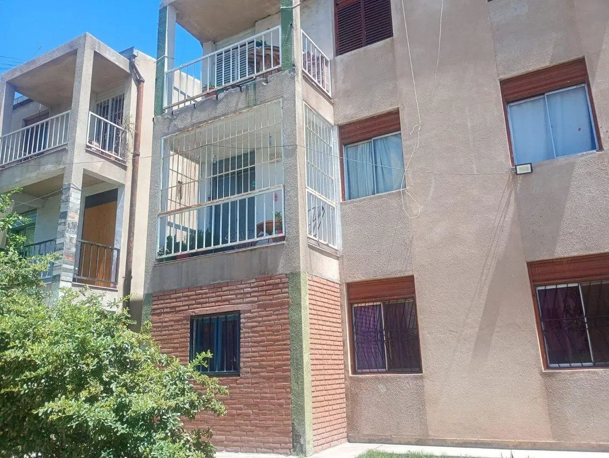 DEPARTAMENTO DE 4 DORMITORIOS. RAWSON 8