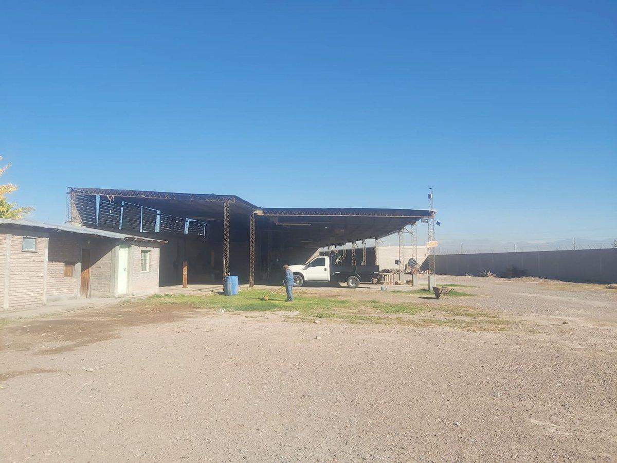 Predio industrial con galpones sobre Ruta 40