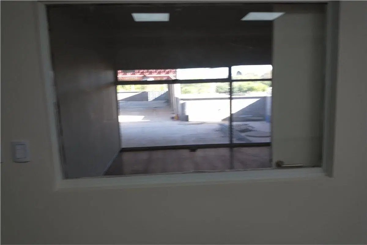 Nave Industrial con Oficinas y Showroom, Rivadavia 3