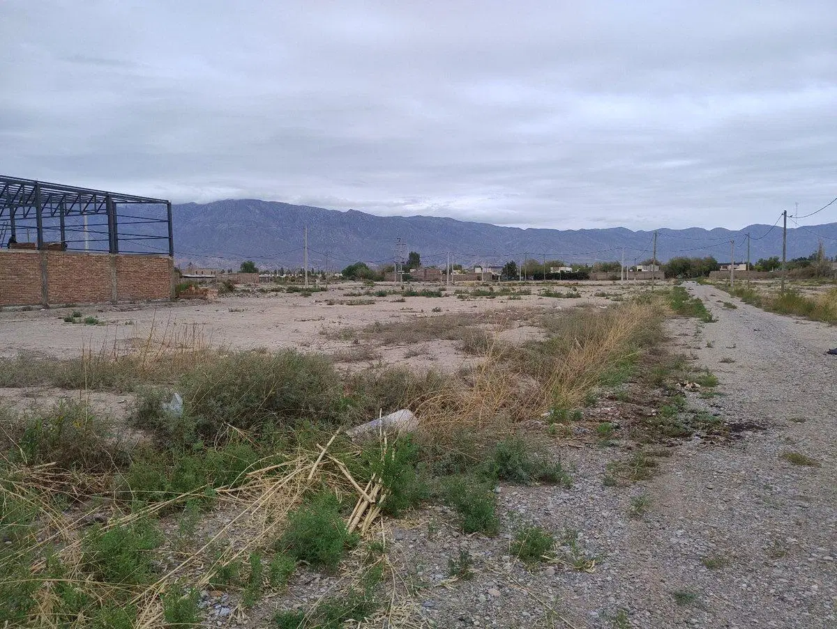 LOTES DE 300M2,SOBRE CALLE MENDOZA Y 11. POCITO 2