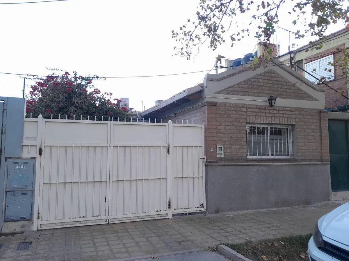 Casa de 3 habitaciones. Rivadavia 5