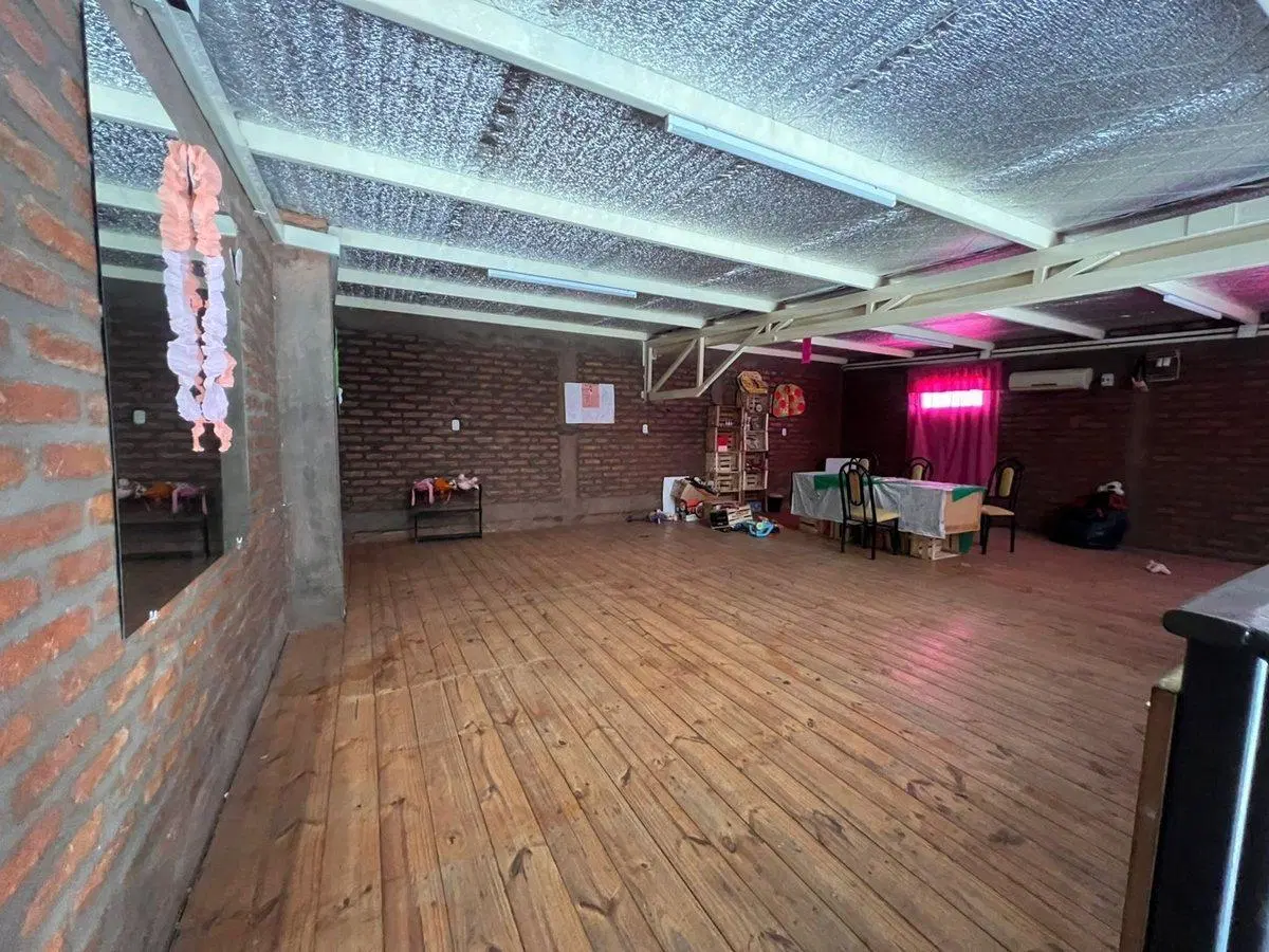 VENTA DE 3 LOCALES COMERCIALES. VILLA KRAUSE 4