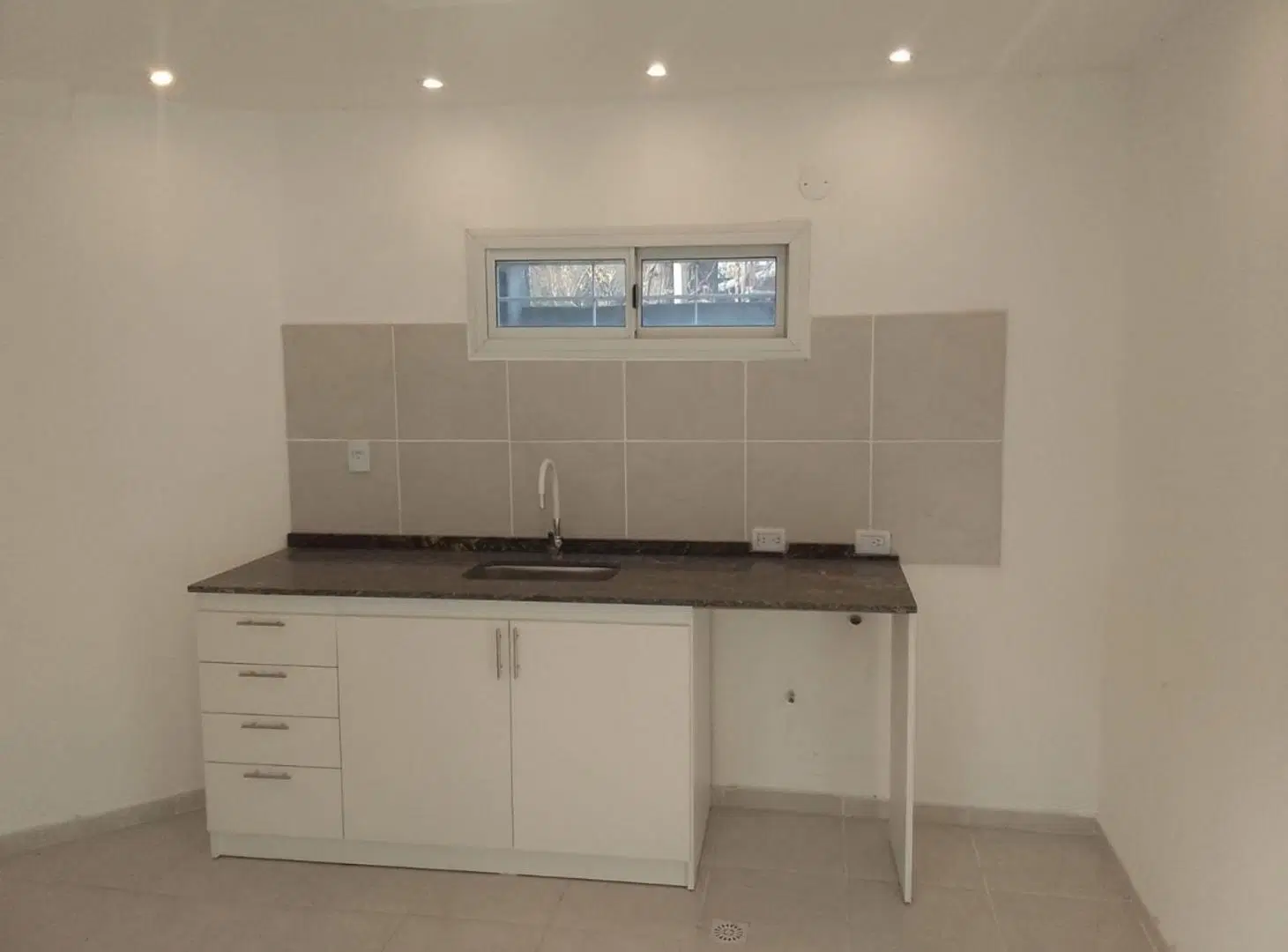 Duplex de un dormitorio, con cochera. Rivadavia 2