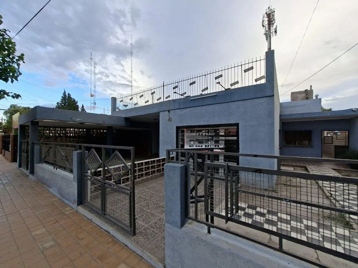 CASA EN AV. LIBERTADOR Y MEGLIOLI. RIVADAVIA 2
