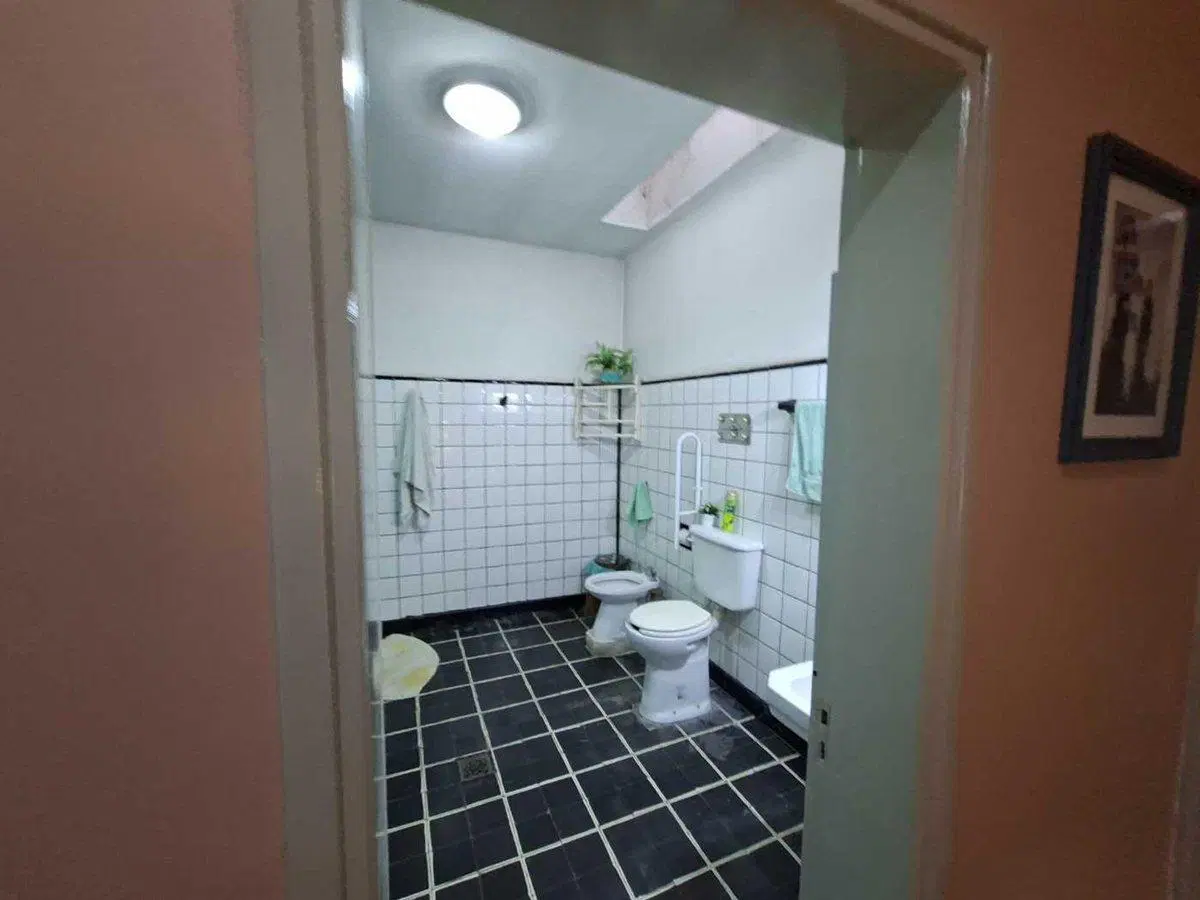 CASA EN AV. LIBERTADOR Y MEGLIOLI. RIVADAVIA 5