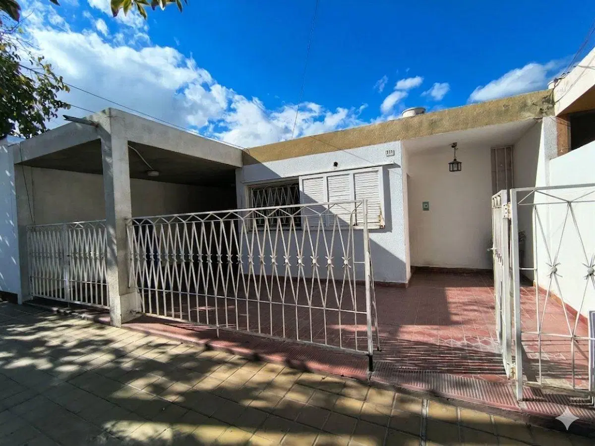 Casa de 3 habitaciones. B° Comercio, Santa Lucia 2