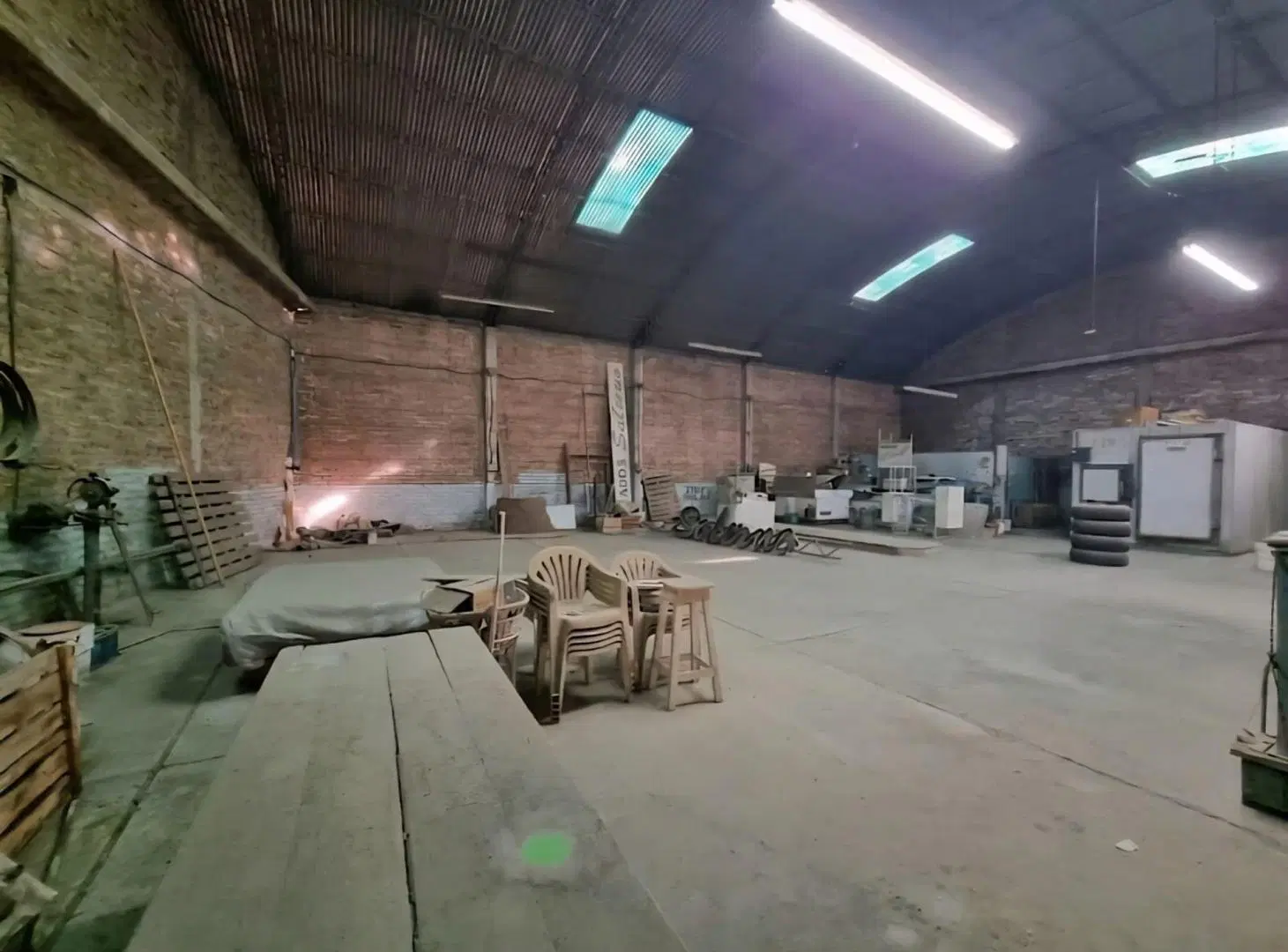 ALQUILER PREDIO INDUSTRIAL CON DOS GALPONES RN 40 3