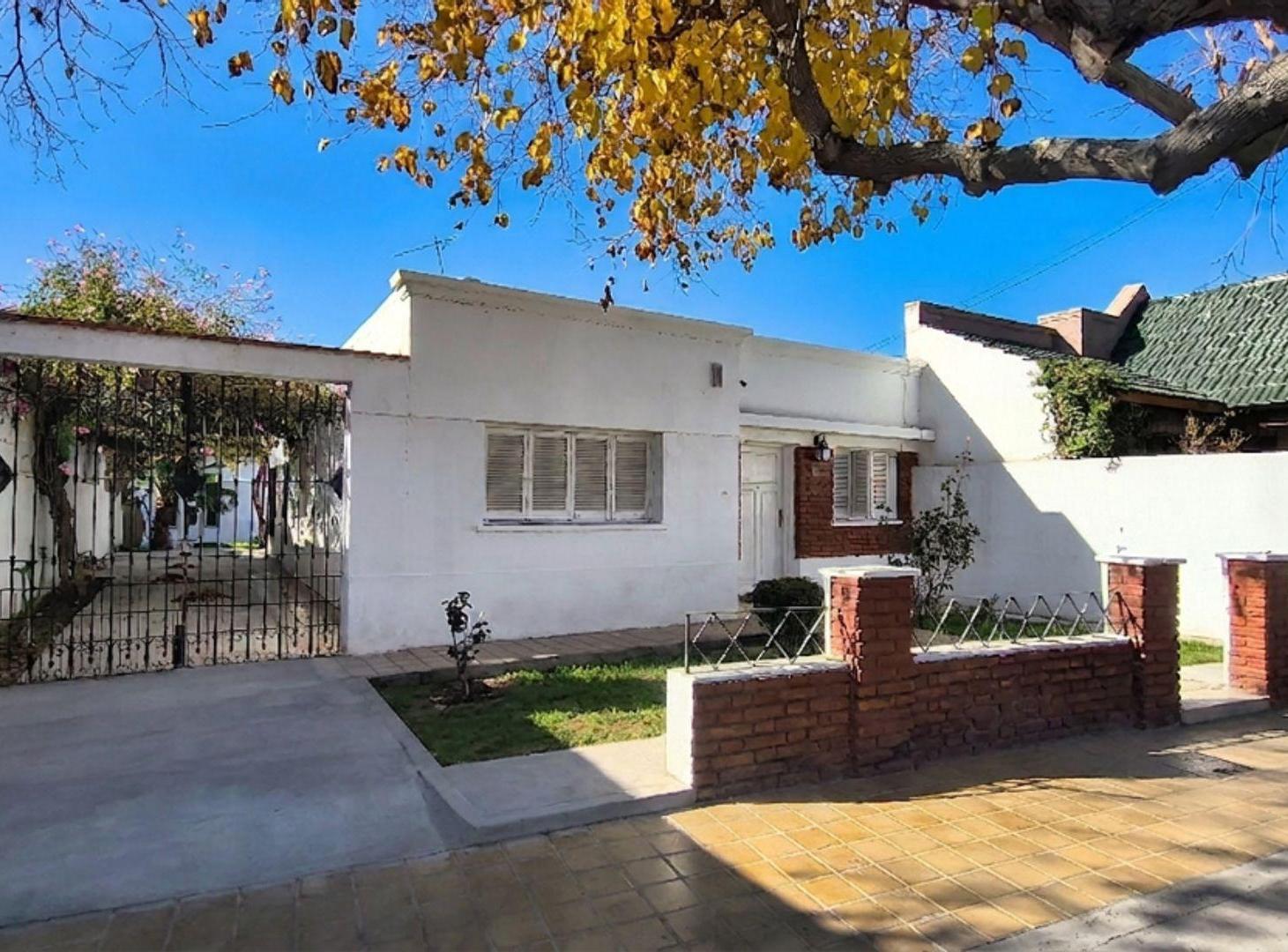 VENTA DE CASA + DEPTO B° SANTO TOMAS. SANTA LUCÍA