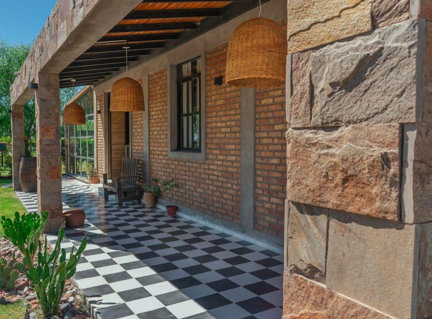 ALQUILER CASA RESIDENCIAL/EMPRESA. POCITO