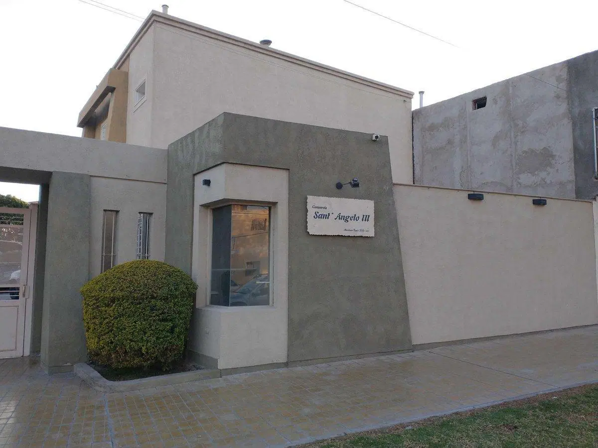 Duplex con tres cocheras y patio. APTA CREDITO 2