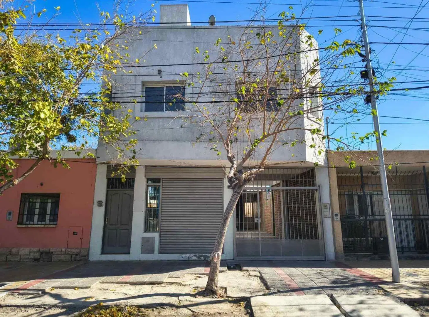 Complejo con Local Comercial, Casa y Departamentos 4