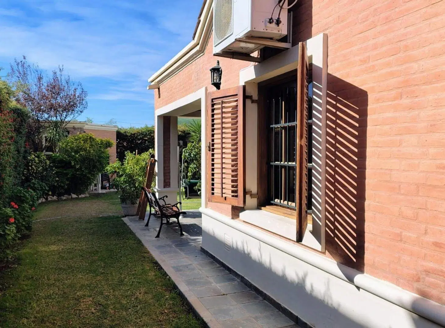 CASA DE DOS PLANTAS. ZONA B° NATANIA VI, RIVADAVIA 2