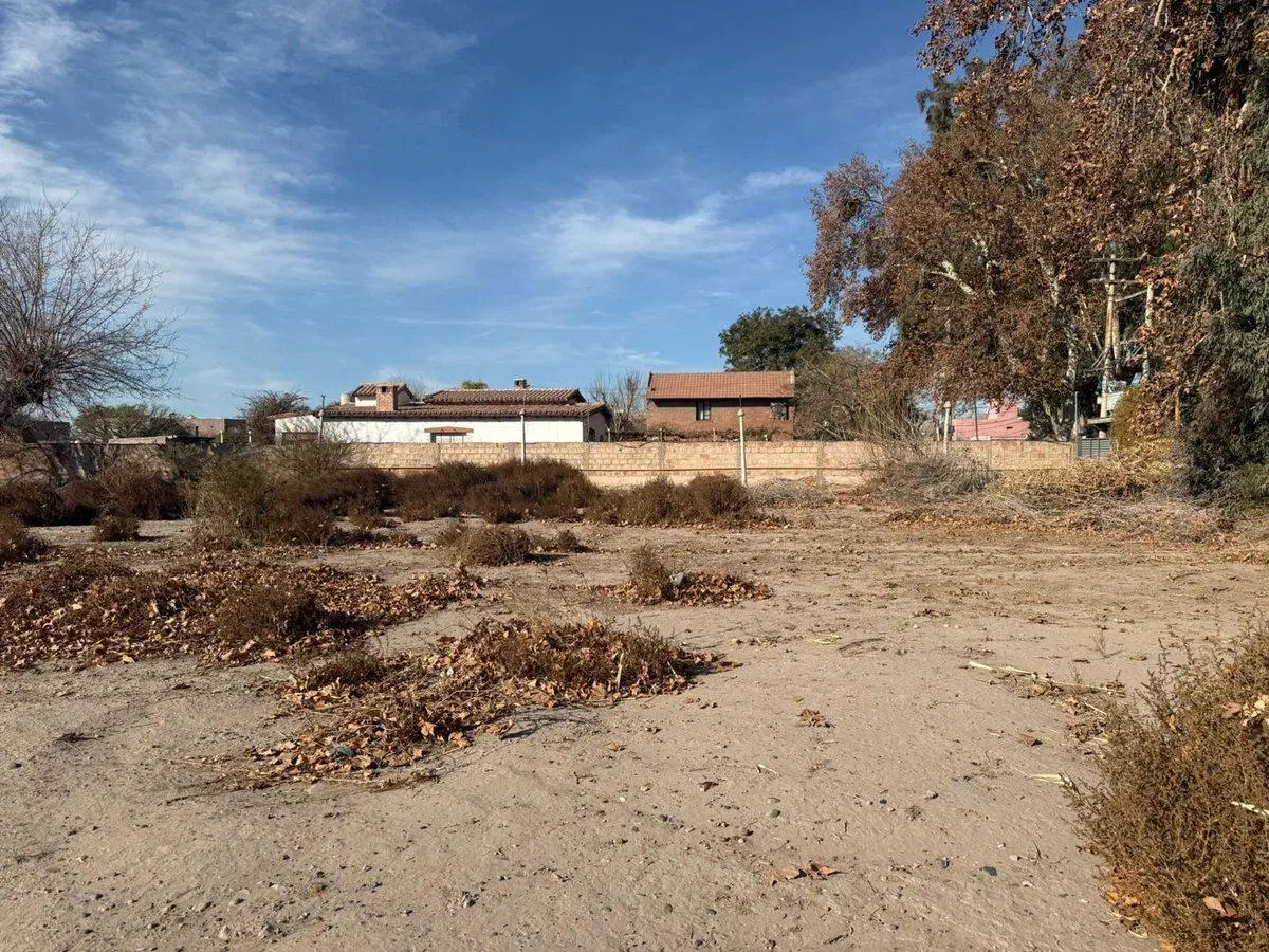 Terreno de 1.100 m2, sobre Libertador, Santa Lucia 2