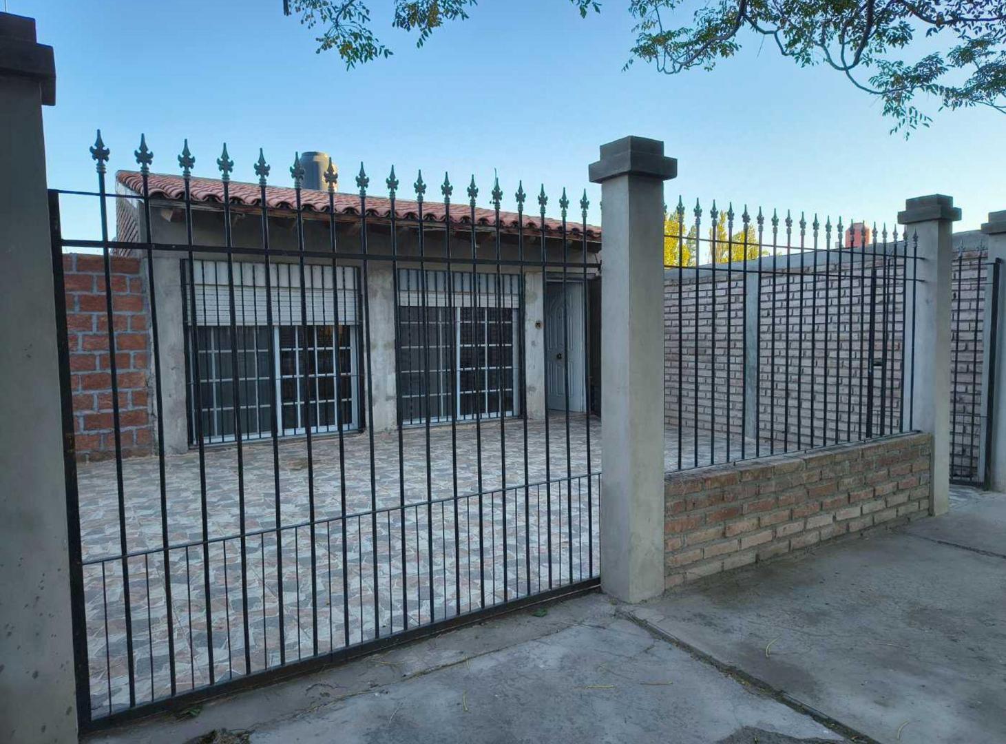 Casa sobre calle Rodriguez. Chimbas