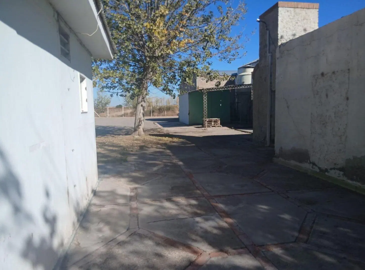 NAVE INDUSTRIAL 950 M2 A METROS DE RN 40 ALBARDON 3
