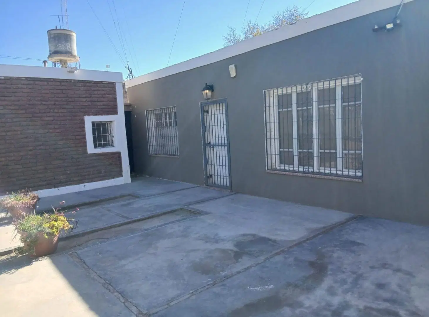 ALQUILER CASA SOBRE AV BENAVIDEZ. CHIMBAS 5
