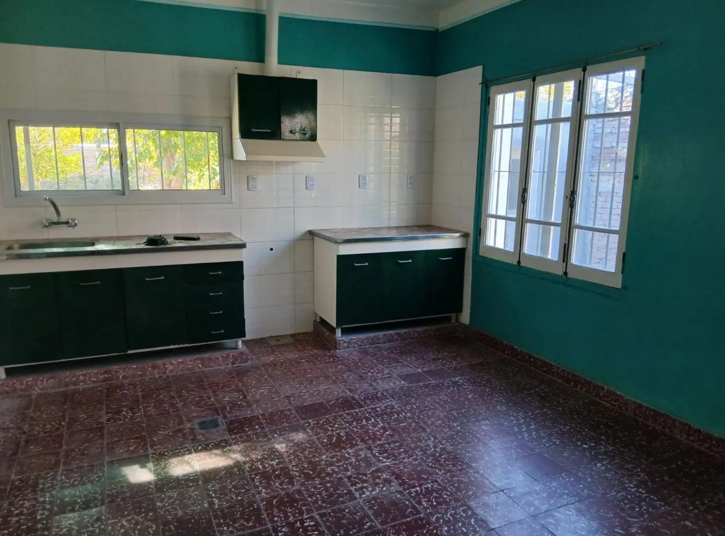 ALQUILER CASA SOBRE AV BENAVIDEZ. CHIMBAS 8