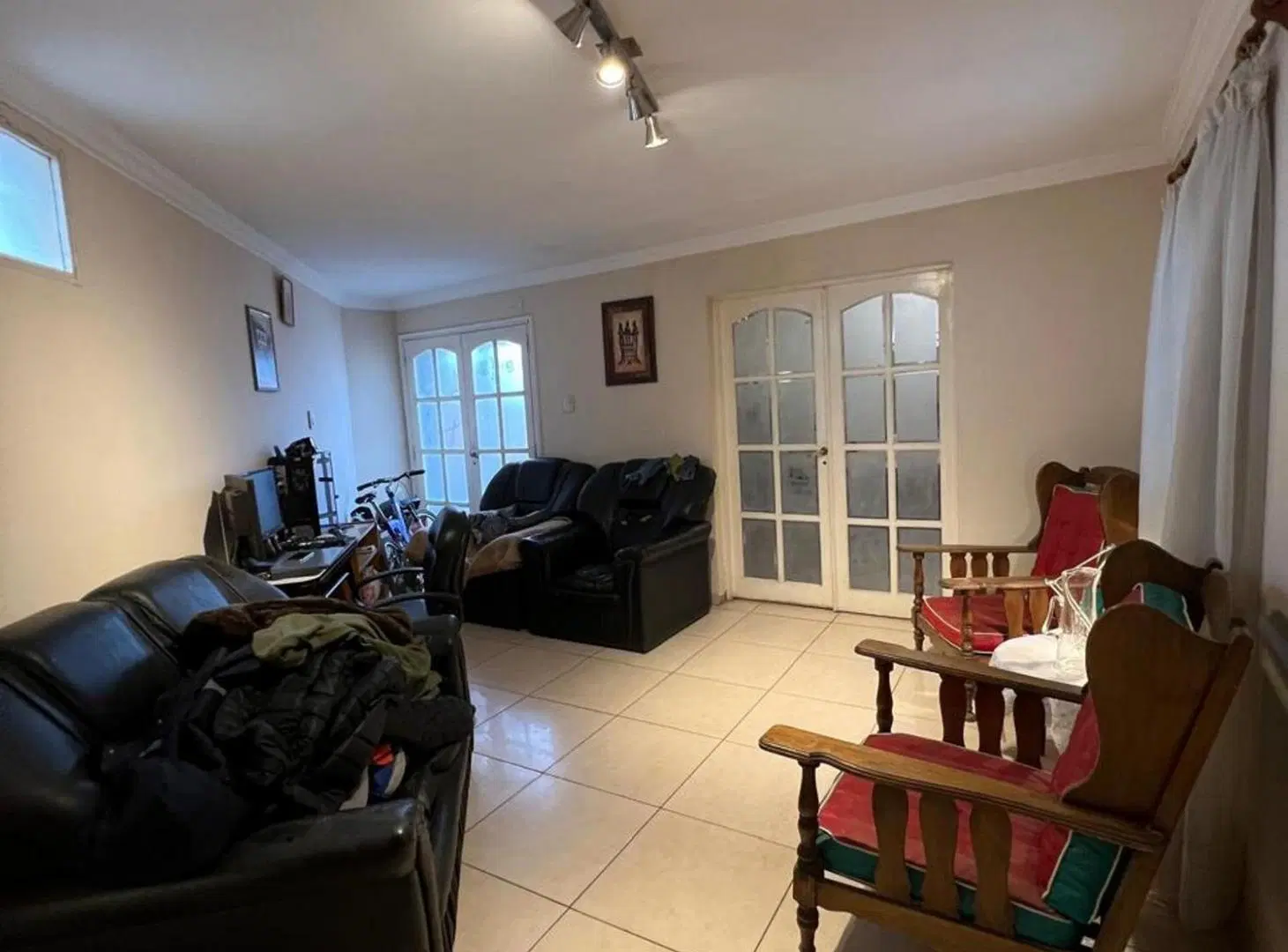 CASA ESQUINA EN RAWSON. 3 DORM. 2 COCHERAS 3