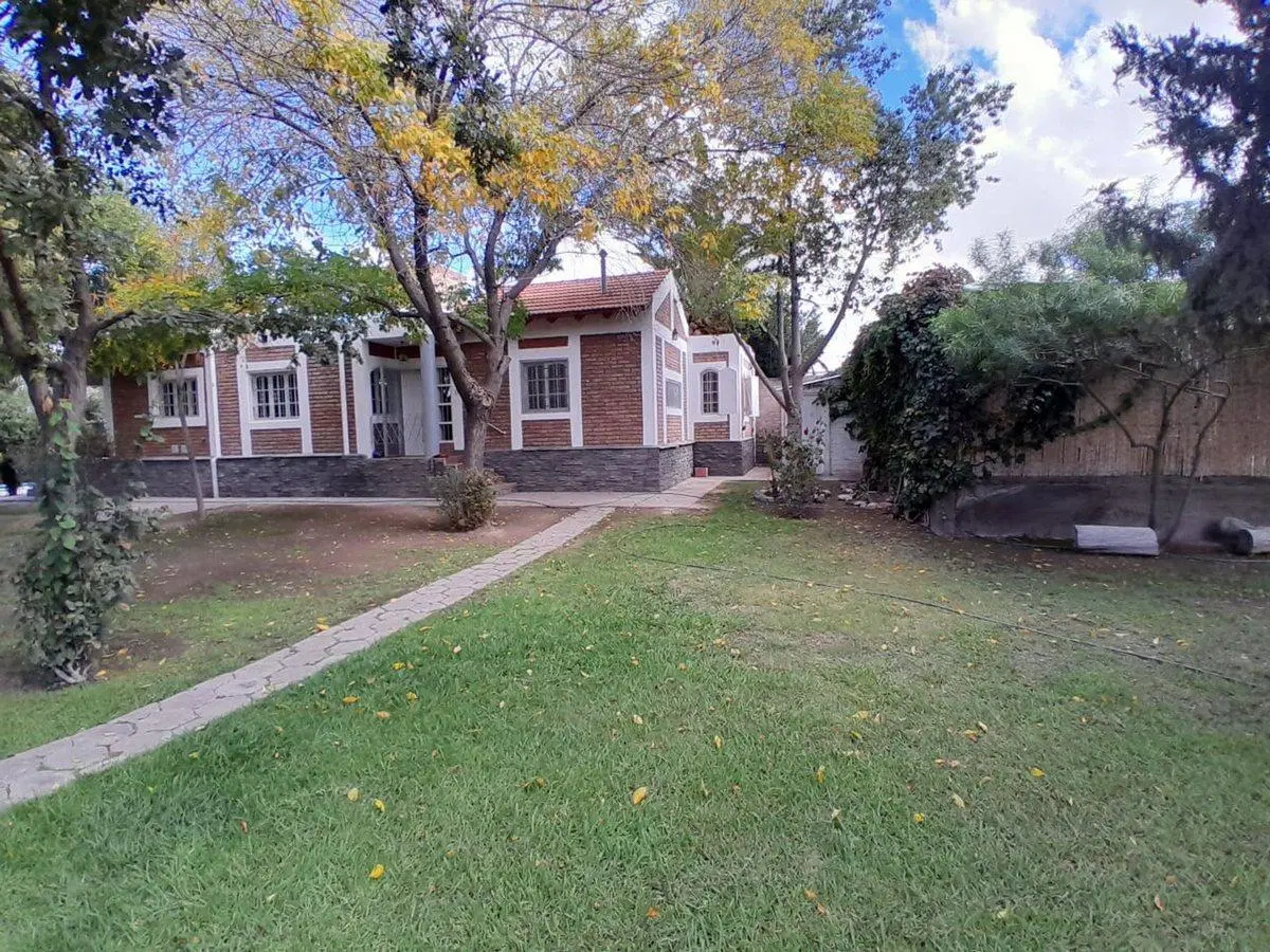 Casa sobre terreno de 1307 m2. Santa Lucia 2