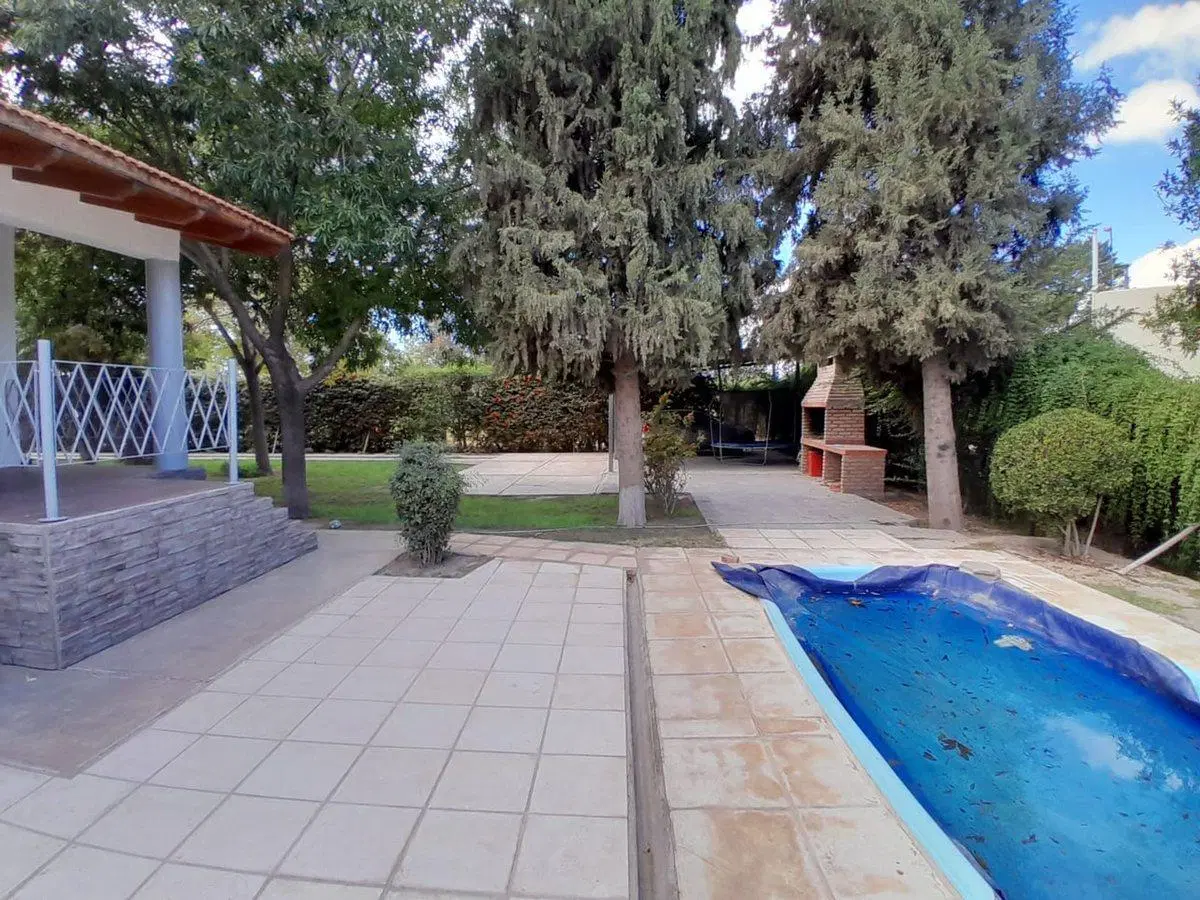 Casa sobre terreno de 1307 m2. Santa Lucia 5