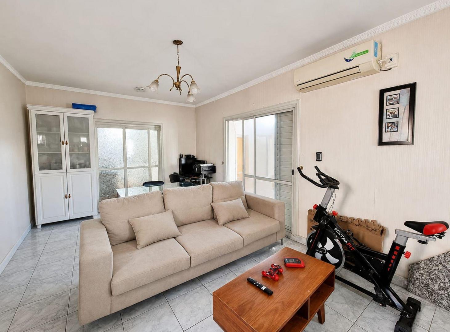 CASA SEMIAMOBLADA, 3 DORMITORIOS. SANTA LUCIA