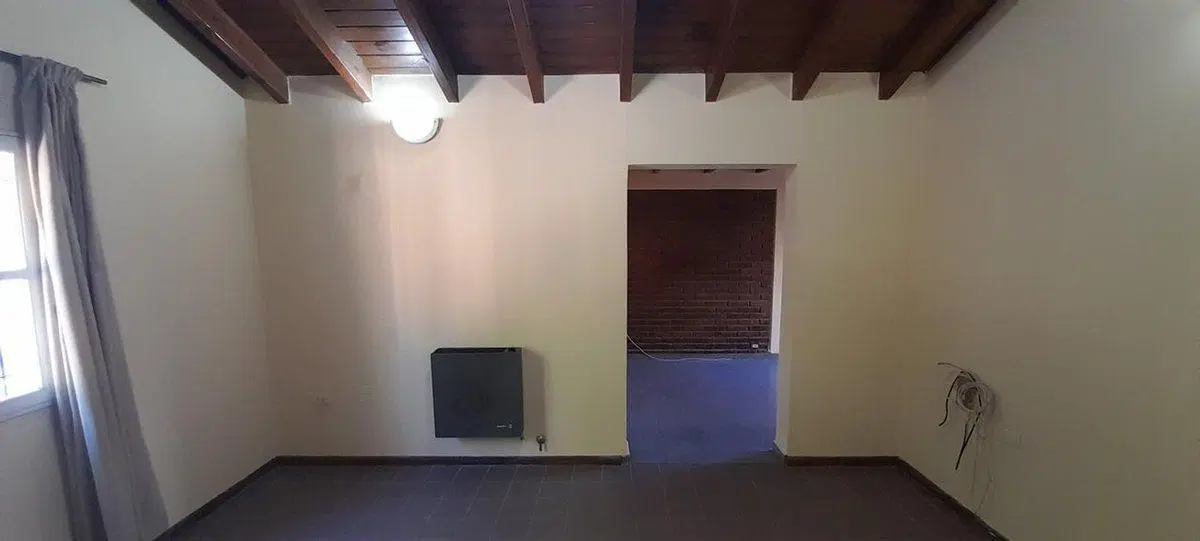 Casa de 3 habitaciones. B° Natania XV. Rivadavia 4