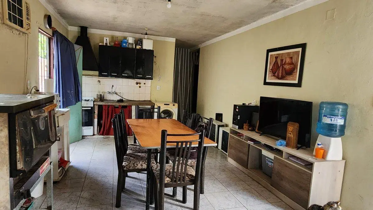 CASA DE 2 HABITACIONES. BARRIO AMISTAD. CHIMBAS 5