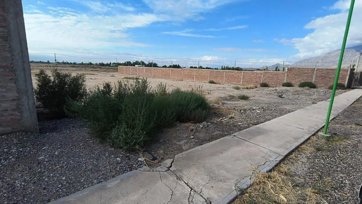 TERRENO DE 1460 M2. CALLE CHACABUCO, POCITO 5