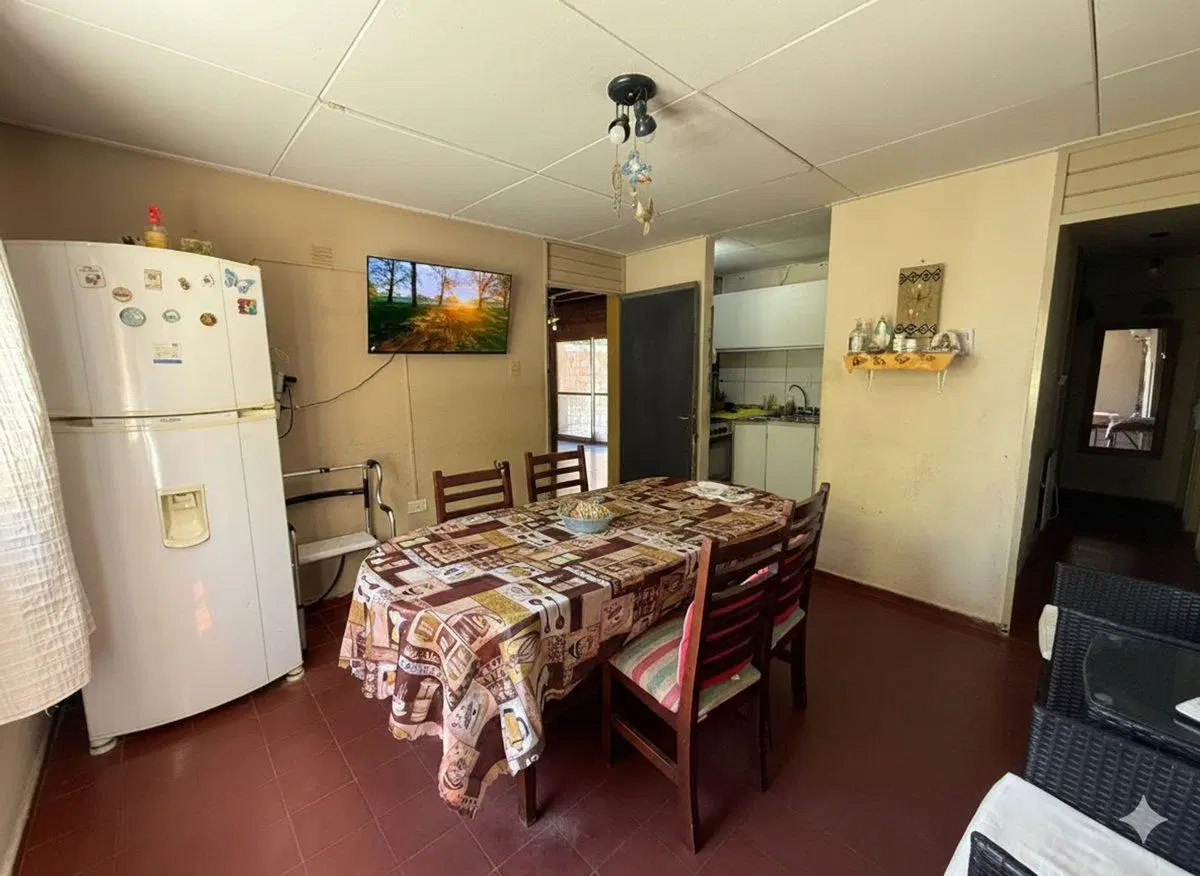 CASA ESQUINA. 3 HABITACIONES. BARRIO SOEVA. RAWSON 5