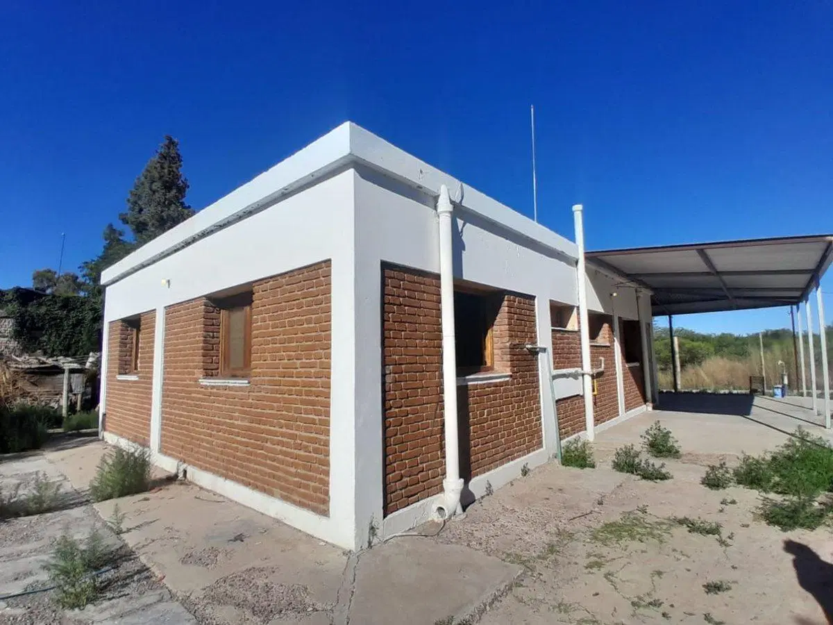 Casa con Pileta. 2 habitaciones.Sup 2734m2.Caucete 2