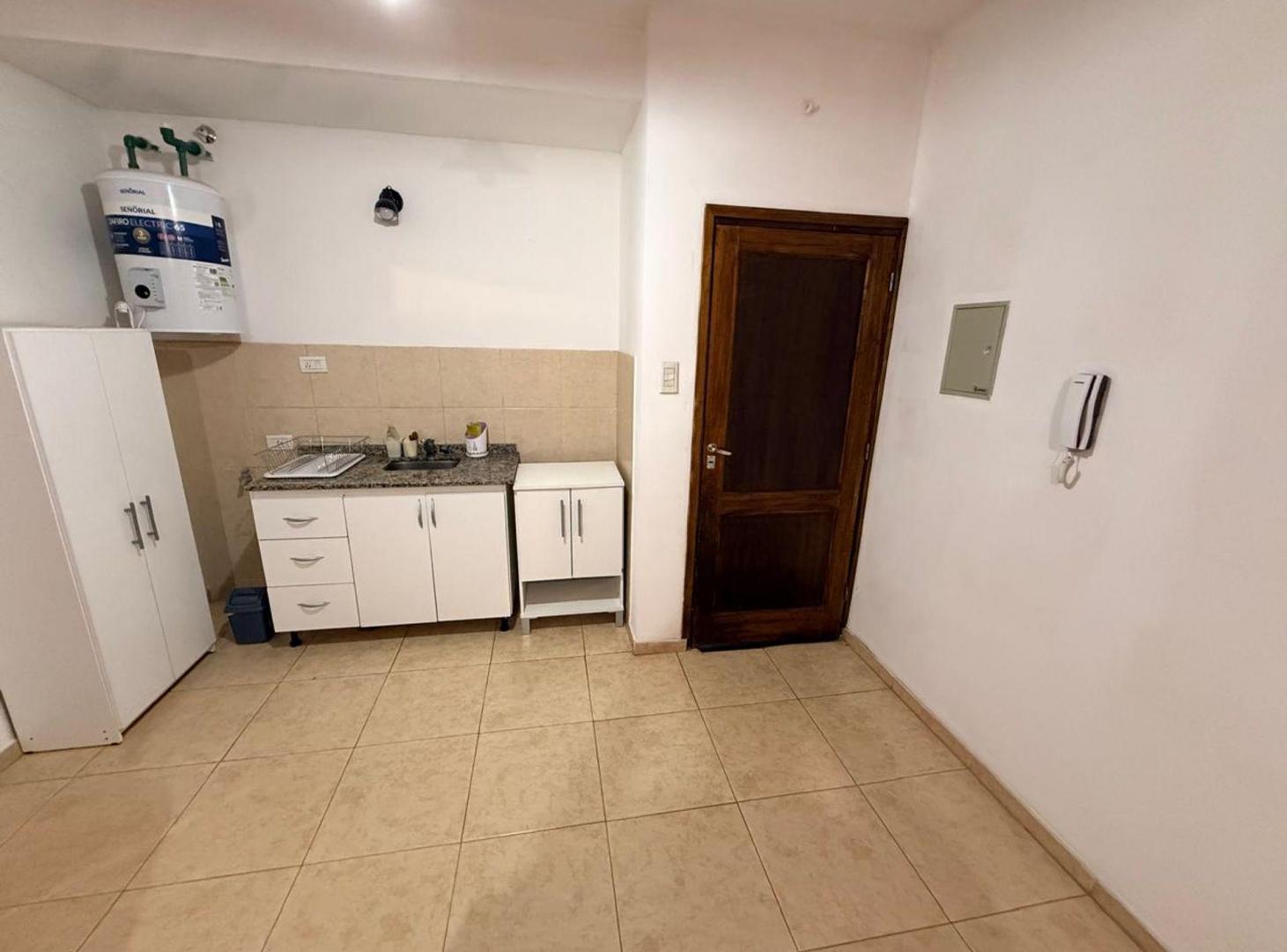 Foto de ALQUILER DEPARTAMENTO SEMI AMOBLADO. CAPITAL, imagen 4