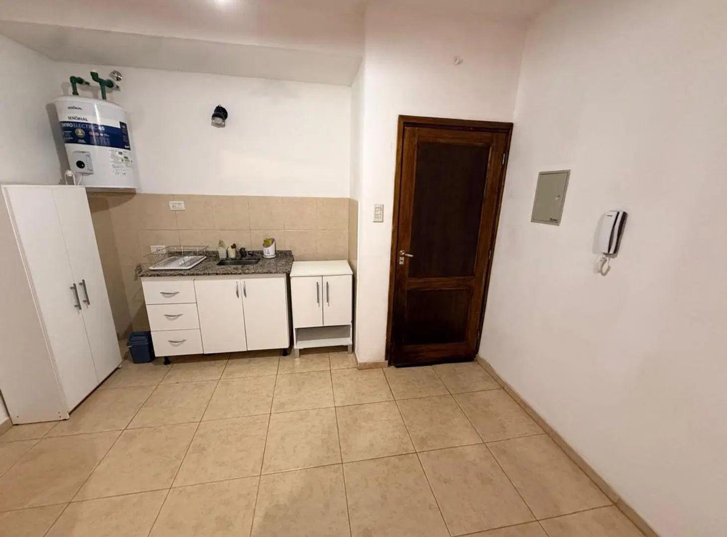 ALQUILER DEPARTAMENTO SEMI AMOBLADO. CAPITAL 4