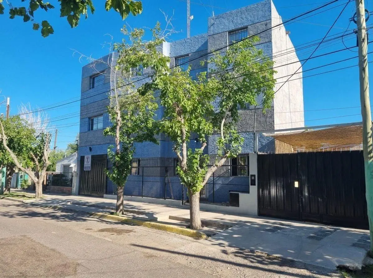 EDIFICIO EMPRESARIAL CON  18 OFICINAS Y GALPON 2