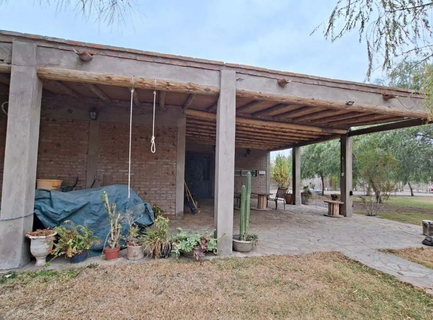 CASA, PISCINA Y QUINCHO EN TERRENO DE 2 HECTAREAS 3