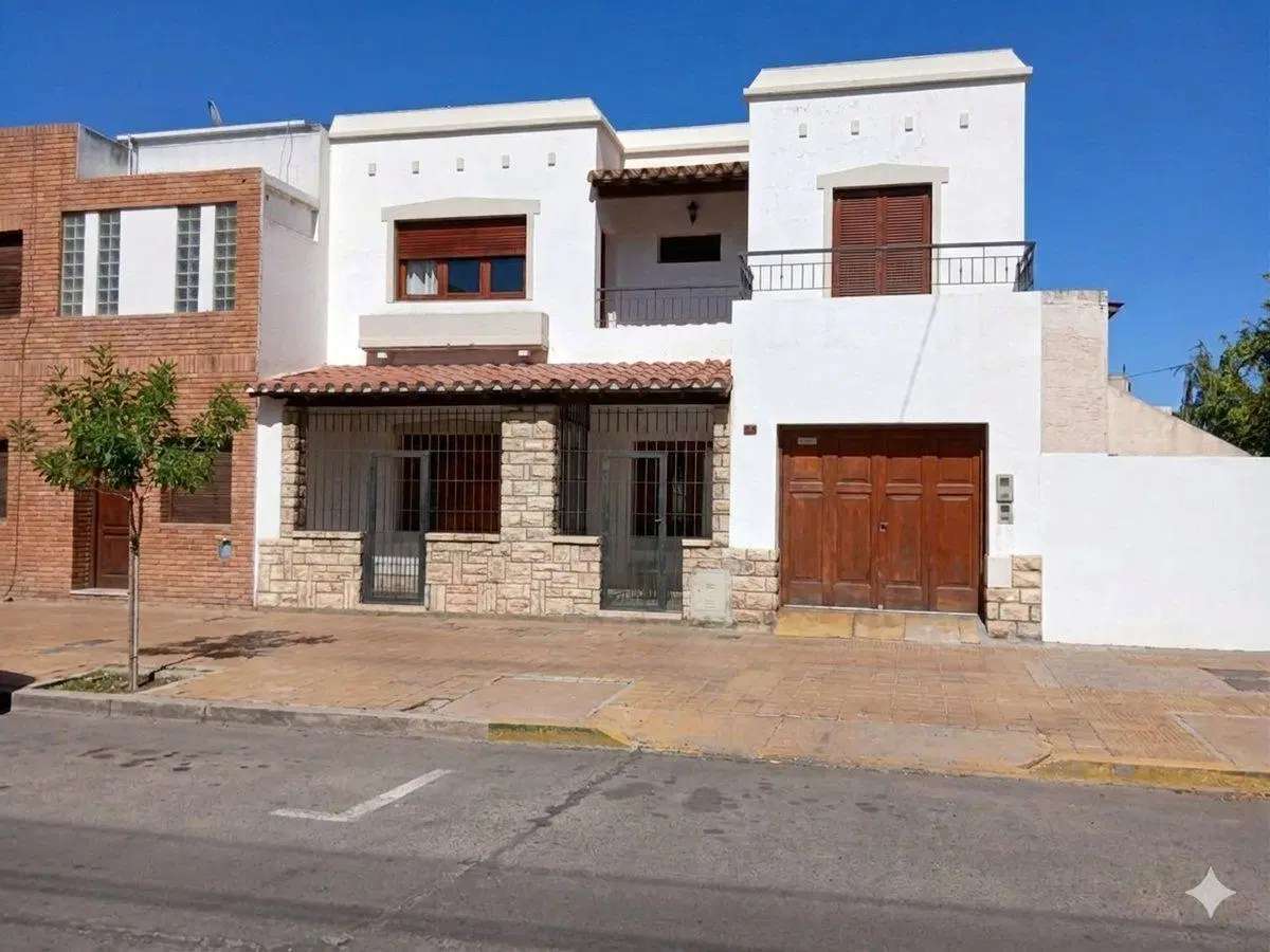 CASA CENTRIC. FRENTE A TEATRO SARMIENTO. CAPITAL 2