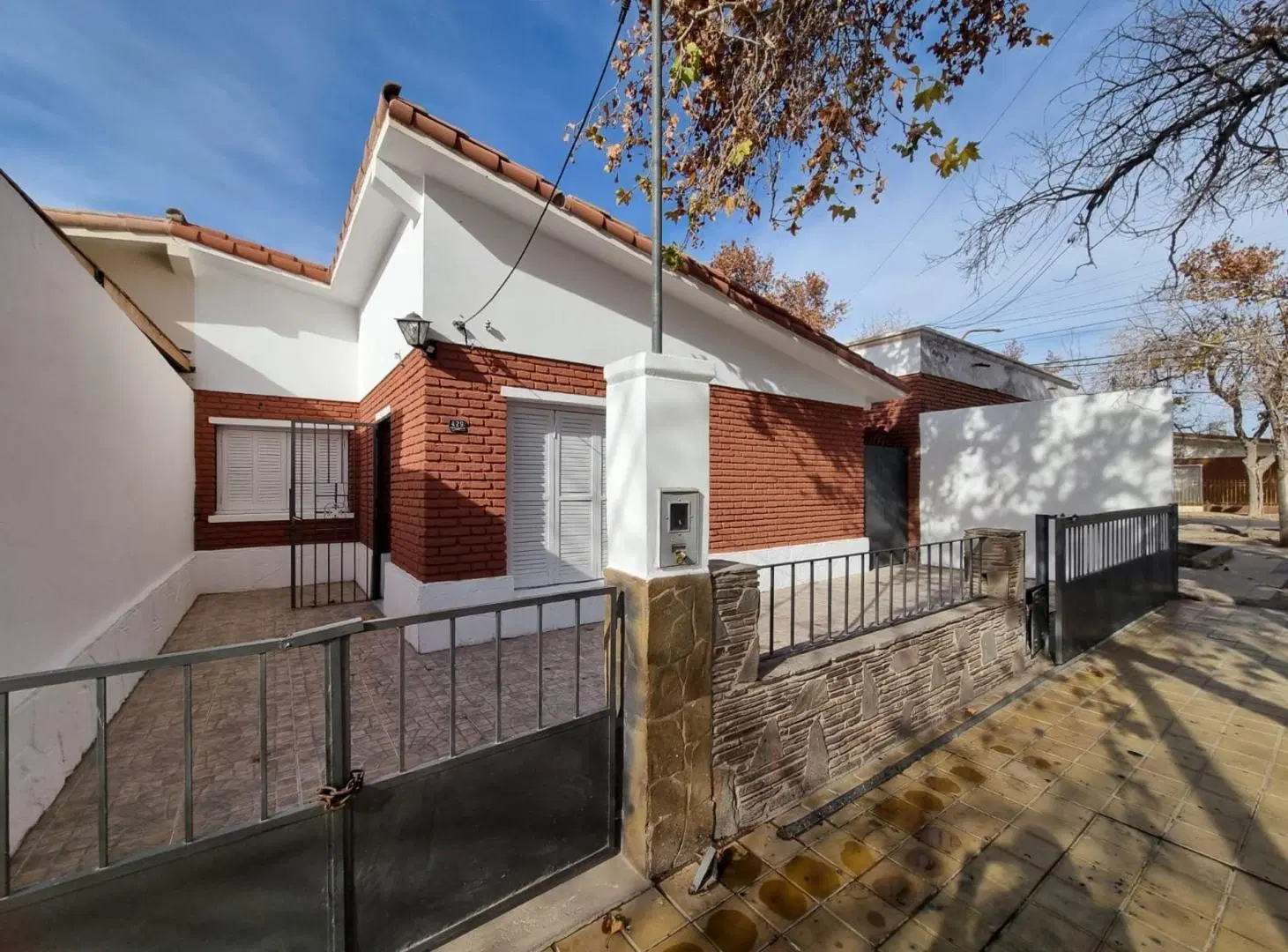 ALQUILER CASA DE 2 DORMITORIOS, EN DESAMPARADOS 2