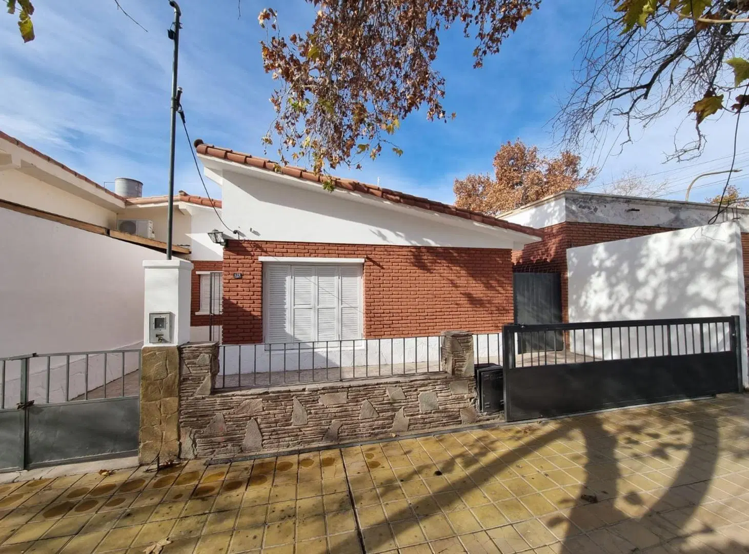 ALQUILER CASA DE 2 DORMITORIOS, EN DESAMPARADOS 4